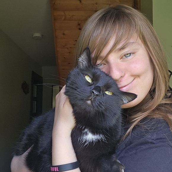 Meet your Posher, Gwynnie - Picture 1 of 1